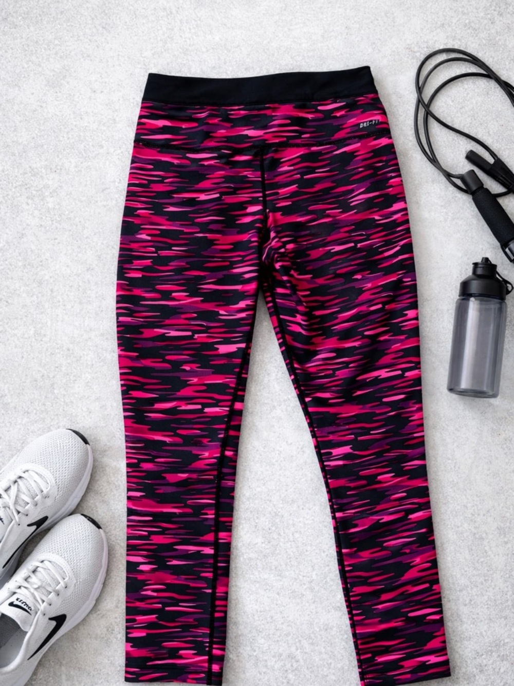 Nike Dri-FIT Pink Black Camo Leggings Women Medium Athletic Workout Activewear